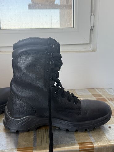 Botinkalar: C4 patinka 45 razmer 1 defe geyinilib balaca oldugu ücün satiram