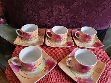 Kuhinjski setovi: Soljice nove porcelanske vintaz. Soljice komada 5 u ceni. Tacne — 5