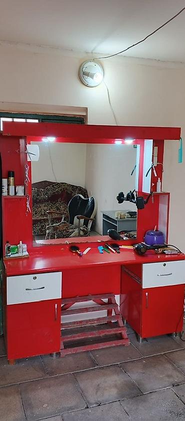 divar panelləri: Salon üçün kosmetik-stol güzgü komplekti Bərdəyə catdırılma var - — 1