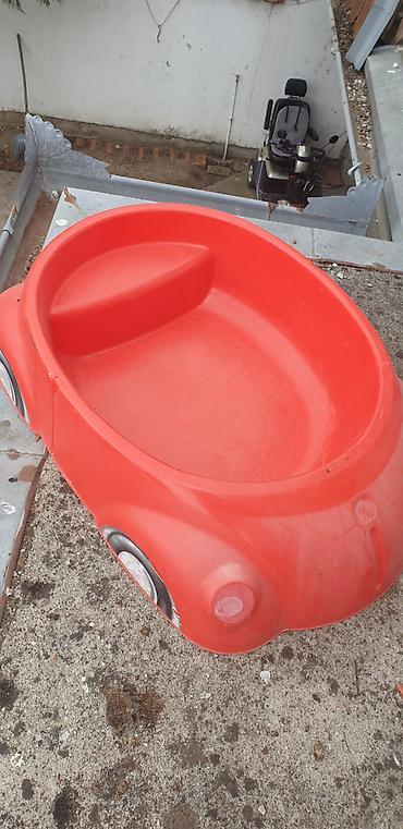 spric 200ml: Dečji plastični pesaknik u obliku automobila (2 dela – baza i — 2
