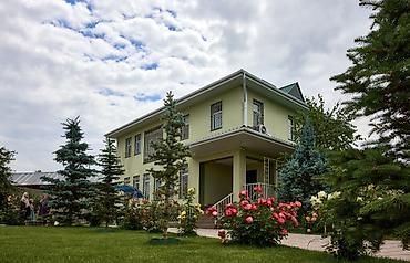 трёхэтажный дом: 450 м², 6 комнат и более — 1
