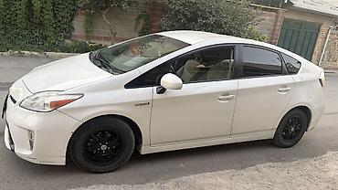 small car: Toyota Prius: 2012 г., Гибрид, Хэтчбэк — 4