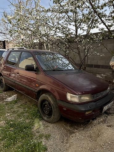 будка машина: Mitsubishi Chariot: 1992 г., Минивэн — 2