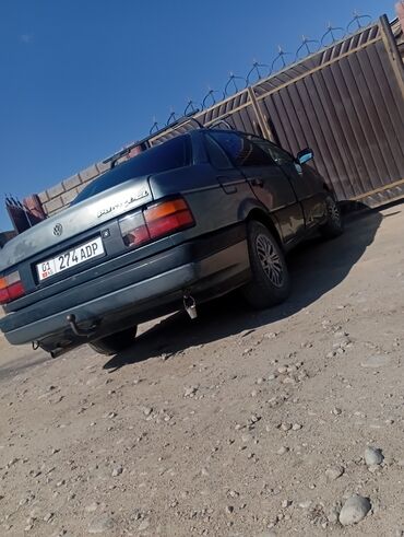 не рабочий газ 53: Volkswagen Passat: 1988 г., 1.8 л, Механика, Бензин, Седан