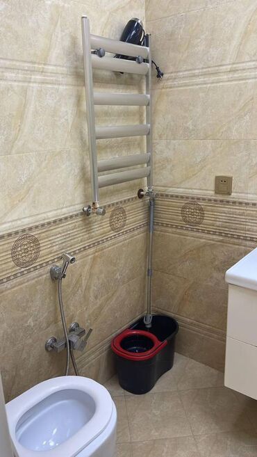 Uzunmüddətli kirayə mənzillər: Tibb Universitetinin yanında 20 mərtəbəli binanın 15-ci mərtəbəsində 3 — 10