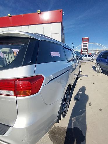 elantra 2016: Kia Carnival: 2.2 l | 2016 il Van/Minivan — 5