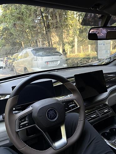 xpeng p7: BYD Qin: 2023 г., 1.5 л, Гибрид, Седан — 5