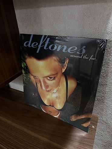 mx 49: Məhsul: Deftones – “Around the Fur” vinil plastinka (LP) Təsvir: - — 1