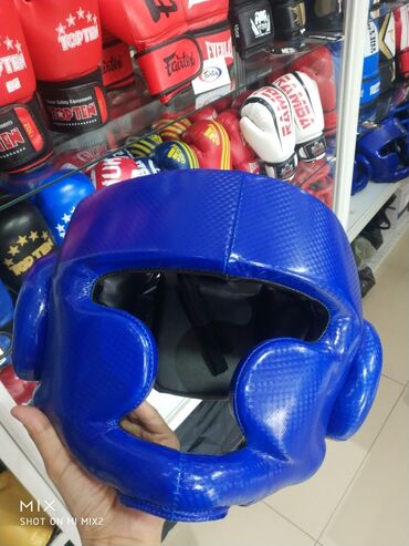 боксерский шлем: Шлем для бокса 
боксерский боксерские перчатки