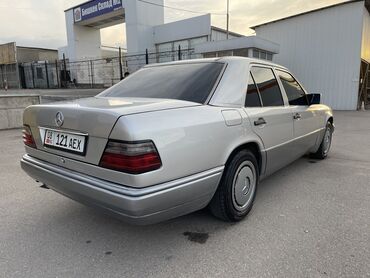 Mercedes-Benz E 220: 1993 г., 2.2 л, Автомат, Бензин, Седан