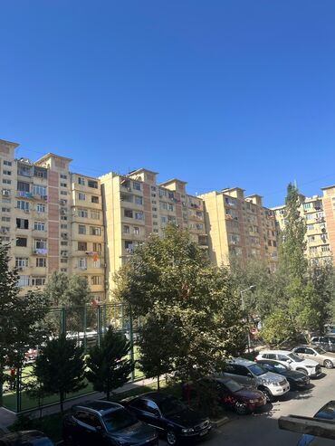 Uzunmüddətli kirayə mənzillər: Mənzilin təsviri: - Həyətyanı kompleksli, çoxmərtəbəli binada mənzil — 11