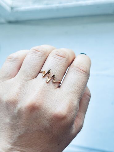 кольцо мужчины: Кольцо золотое 375 пр. Змейка модель . Актуальна всегда модель