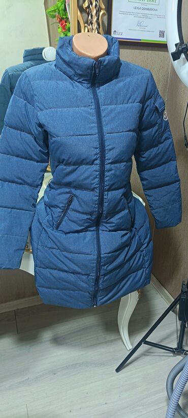 Ziyafət donları: Qırmızı don - Rəng: parlaq qırmızı - Dizayn: dördkünc dekolte, ön — 22