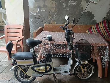 electric moped: Salam aleykum gördüyünüz moped satılır Yaxşı işləyir Süret km 25 — 2