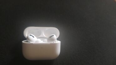 микрофон с колонками: Беспроводные наушники Apple AirPods Pro в белом зарядном футляре