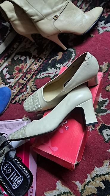 Отдам даром: Отдам обувь за порошок персил.Размеры 37-38.Район Церкви — 9