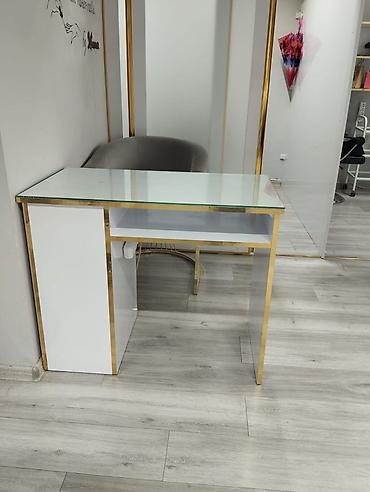 manıkur stolu: Gözəllik salonları və ofislər üçün premium mebel dəsti Tərkib: - — 4
