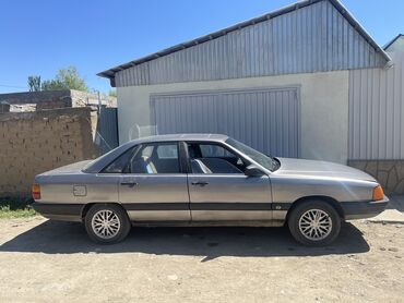 Audi: Audi 100: 1985 г., Бензин