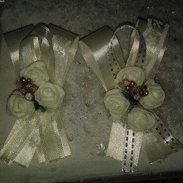 Svadbena oprema: Cvetna traka za kosu sa velom, idealna za posebne prilike. Traka je — 35