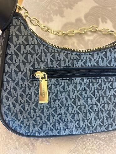 Çantalar: Michael Kors çiyin çantası – monoqram “MK” naxışlı material, qızılı — 2