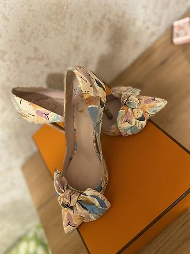 Tuflilər: Ted Baker London qadın tuflisi - Model: Klassik nasos (pump), sivri — 2