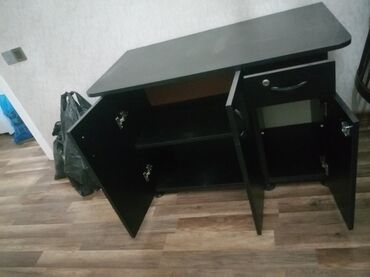 magazin uchun polkalar: Tv Stend yaxşı vəziyyətdədir