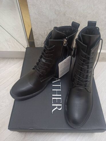 Botinka və botilyonlar: Derimod, Ölçü: 38, rəng - Qara, Yeni — 9