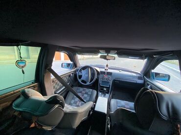 Mercedes-Benz: Mercedes-Benz C-Class: 2.2 l | 1995 il Sedan — 8