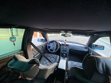 Mercedes-Benz: Mercedes-Benz 220: 2.2 l | 1995 il — 9