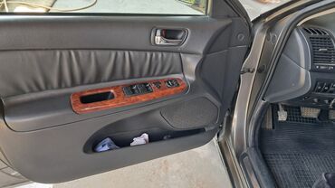 срочно продам авто в связи с переездом: Toyota Camry: 2004 г., 2.4 л, Автомат, Бензин, Седан