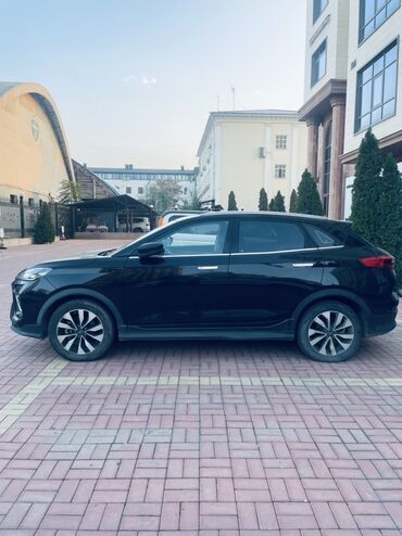 Другой электротранспорт: Электромобиль кроссовер (чёрный) Запас хода: 350км Батарея: 92% - — 5