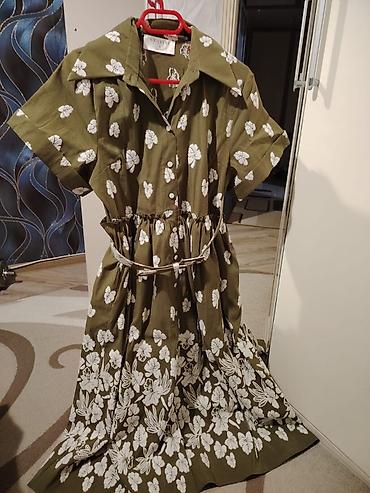 son model cantalar: Zeytun-yaşıl rəngdə, ağ çiçək naxışlı uzun don. - Model: köynək-tipli — 1