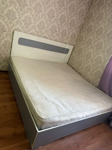 односпальная кровать для взрослого: Срочно! Продаю кровать 2местную. Цена договорная