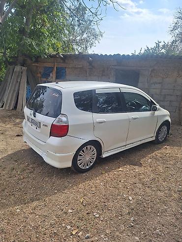 Продажа авто: Honda Fit: 2004 г., 1.5 л, Вариатор, Бензин, Хэтчбэк — 2