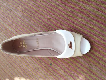 теплая обувь: Туфли VALLENSSIA, 39, цвет - Бежевый