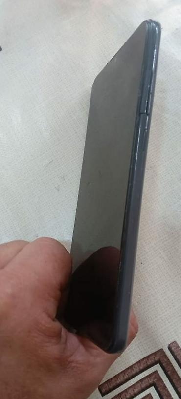 Mobil telefonlar: Redmi 8A yüngül arxa kirişqasında catlar var bide barmak izi işlemir — 5