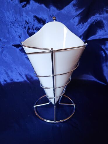 Ostalo posuđe: Porcelanska nova posuda za pomfrit,sladoled itd. sa stalkom — 1
