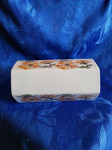 Stare vaze i dekor: Vaza nova Zajecar porcelan 70te. Visina. 17,5cm — 7