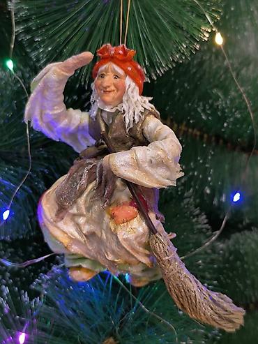 Подарки и сувениры: Баба Яга — подвесная игрушка ручной работы | интерьерный декор — 5