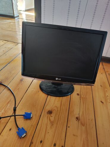 kompüter manitoru: LG monitor VGA kabeli ilə birlikde