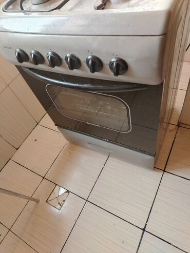 Qonaq otağı dəstləri: Klassik üslubda otaq mebelləri dəsti Dəst tərkibi: - Geniş divar — 13