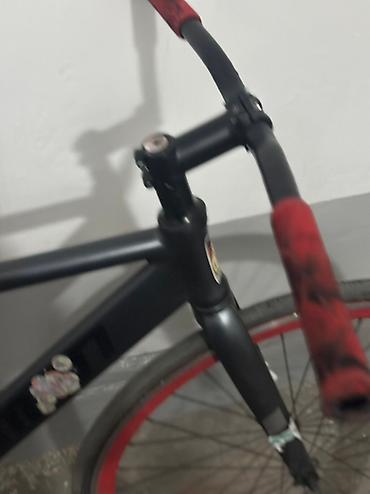 Городские велосипеды: Велосипед Fixed Gear в черном цвете с красными ободами — 5