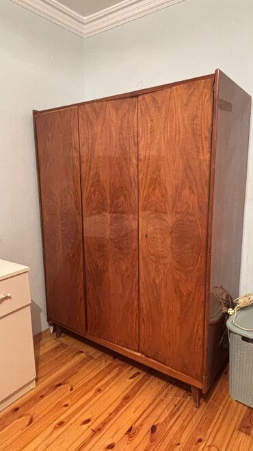 taxta qapi temiri: İşlənmiş, Açılan, Düz dolab, Qarderob, paltar dolabı