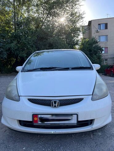 купить авто в бишкеке дешево: Honda Fit: 2005 г., 1.3 л, Вариатор, Бензин, Хетчбек
