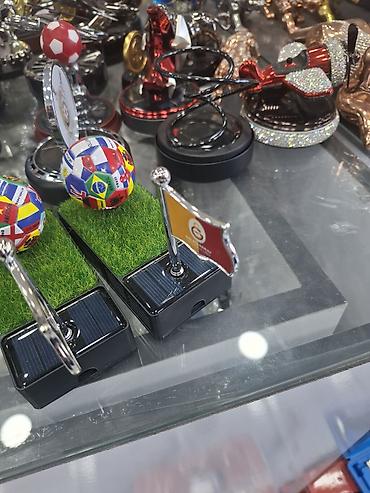 mini kran: Avtomobil üçün dekorativ solar stolüstü aksesuar – futbol mövzulu — 1
