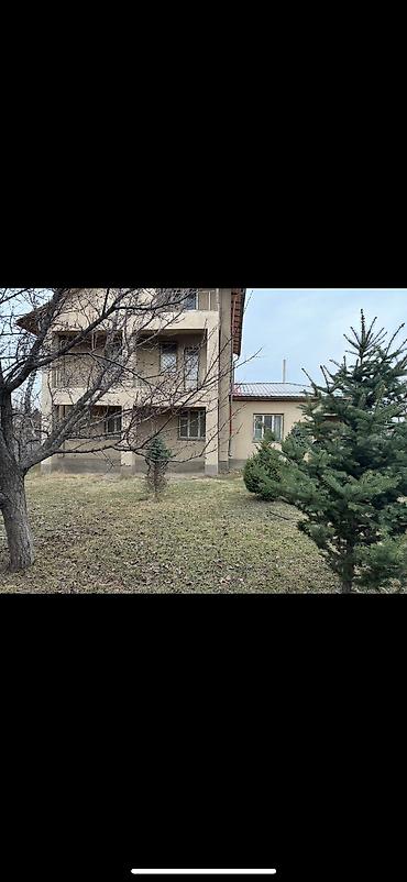 Продажа домов: Продается двухуровневый дом с участком 26,75 соток и хозпостройками — 4