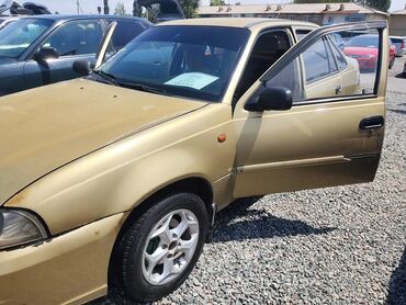 шины r14c: Daewoo : 1992 г., 1.6 л, Механика, Бензин, Седан