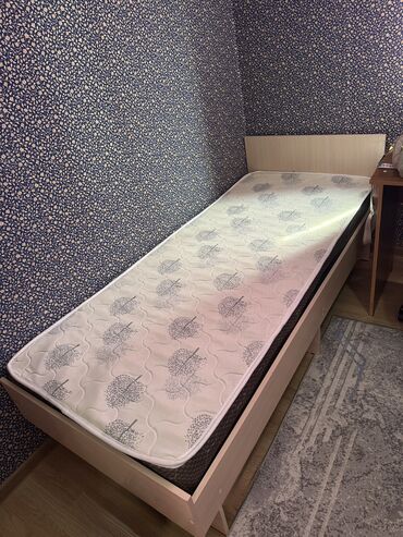 Односпальные кровати: Односпальная кровать, Б/у, С матрасом, ЛДСП, длина - 180 см