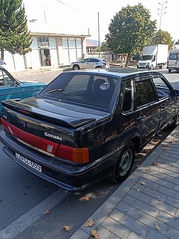 vaz 2129: Lada Samara sedan – qara rəng, 4 qapı, önləri şəffaf, yanları sarı — 4