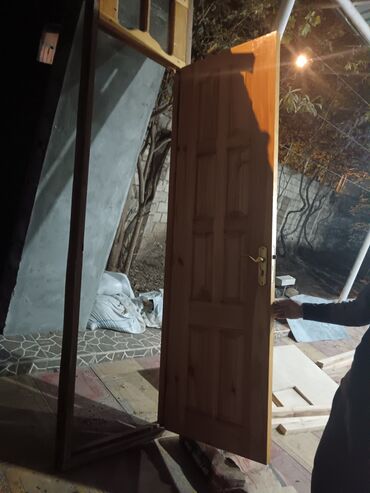 obşivka taxta qiymeti: Taxta qapi cox az islenib tam işləkdir qapi ozu 60*205 cerciveli